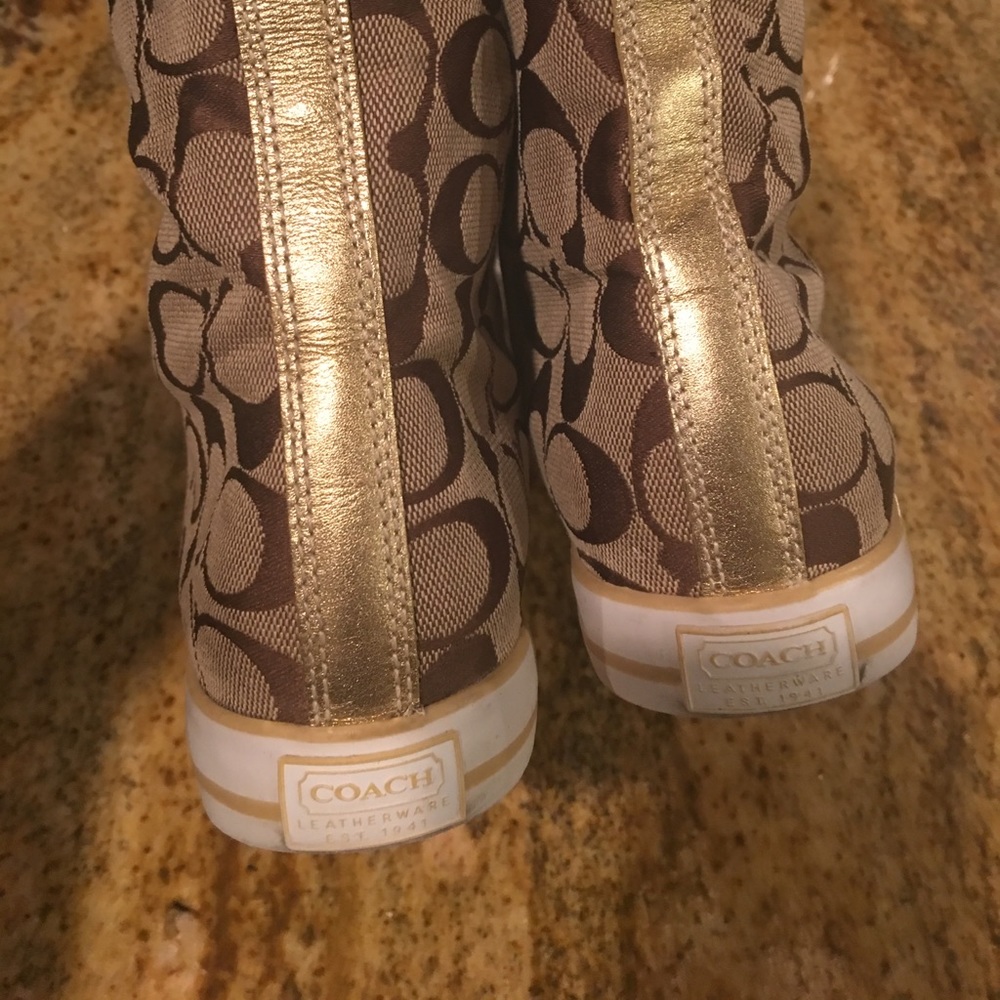 Boots coach - Picture 3 of 6